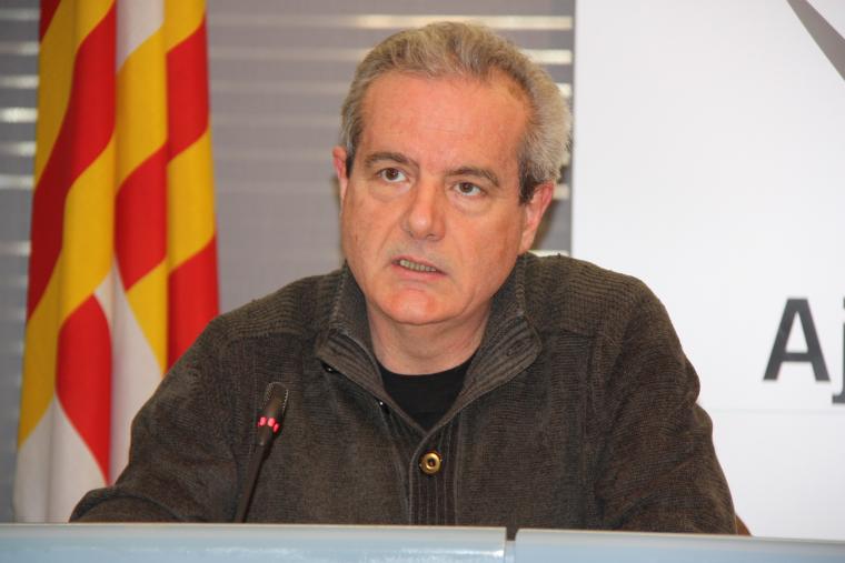 El comissionat d'Economia Cooperativa, Social i Solidària, Jordi Via, a la sala Lluís Companys de l'Ajuntament de Barcelona