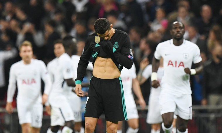 Cristiano Ronaldo es lamenta, després del segon gol del Tottenham.