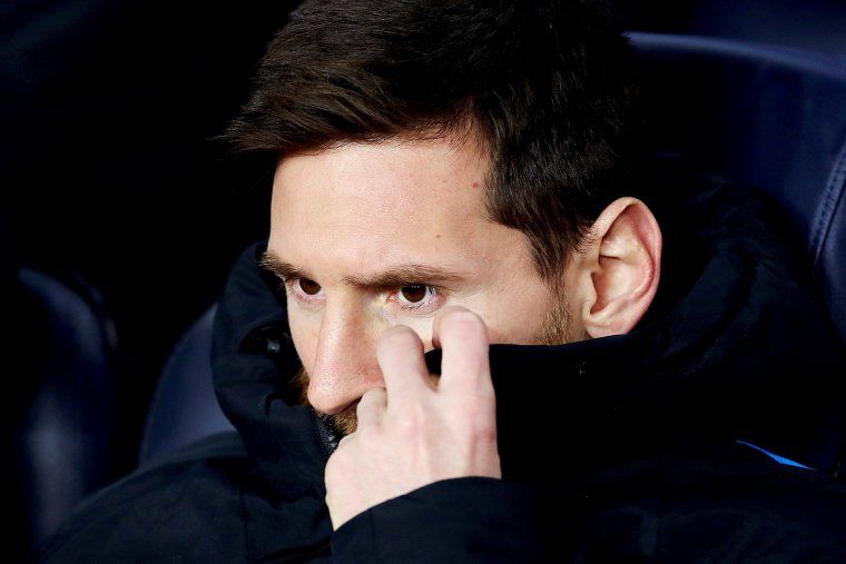 Leo Messi a la banqueta del Camp Nou contra l'Sporting