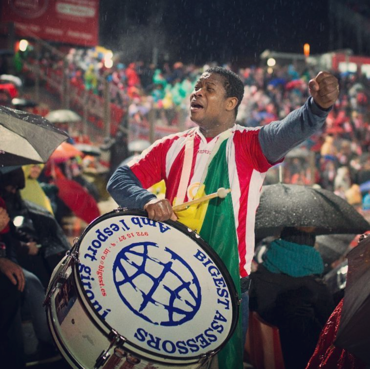 En sisplau animant a l'habitual grada del gol nord en el partit enfront de l'Athletic