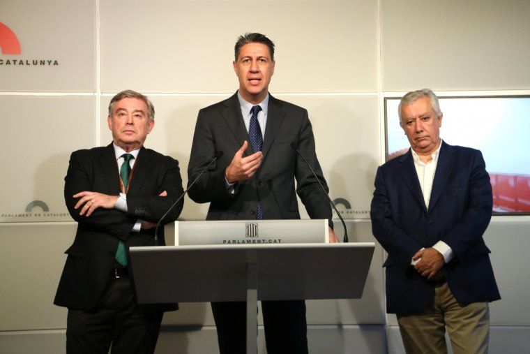 El portaveu del PP al Senat, José Manuel Barreiro; el líder del PPC, Xavier García Albiol, i el portaveu adjunt dels populars al Senat Javier Arenas