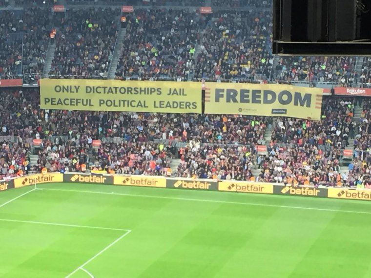 El Camp Nou demana la llibertat dels presos polítics.