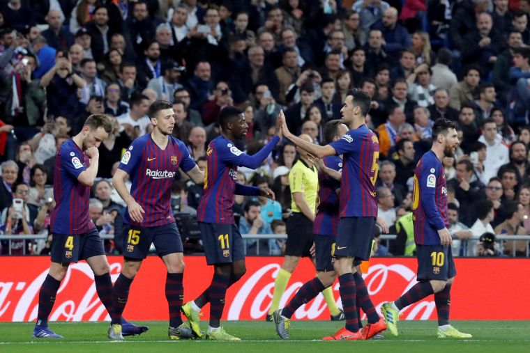 Els jugadors del Barça celebren el gol de Rakitic al Bernabéu.