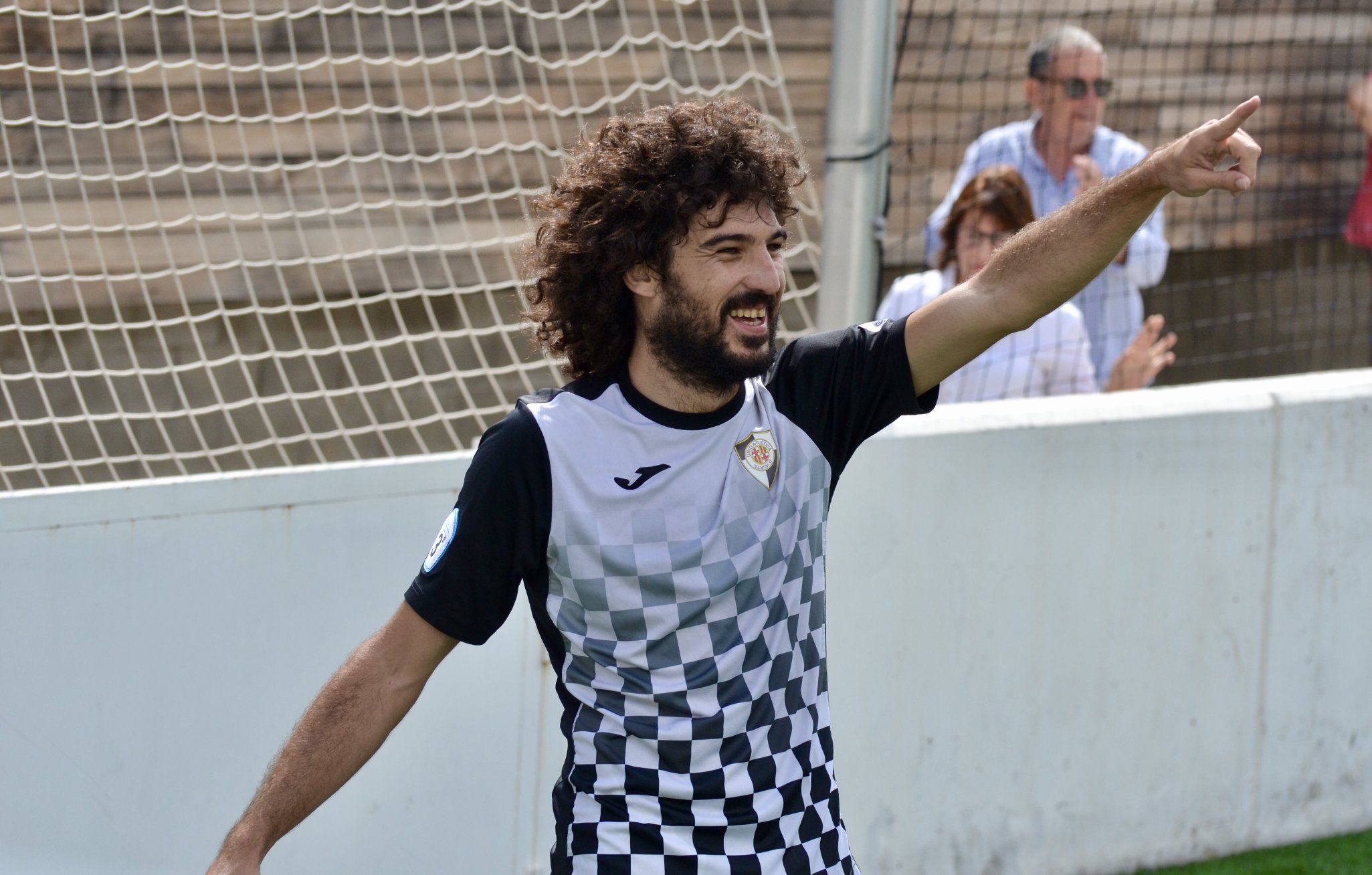 Narcís Barrera, celebrant un gol amb la samarreta de l'Horta | Laia Inés