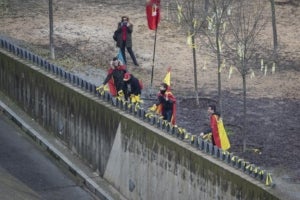 Aldarulls a Girona per una protesta antifeixista contra un acte a favor de la Constitució