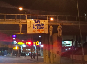 Arran penja ninos al pont de Renfe contra el consell de ministres