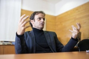 Asens, durant l'entrevista per a 'El M&oacute;n'