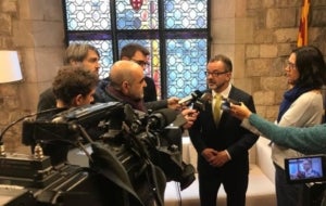 Conseller Bosch atenent els mitjans