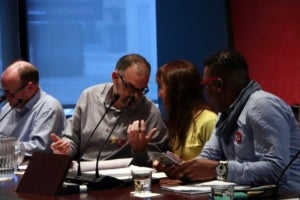 David Arribas, Carolina Roser i Javier O'Farrill, del sindicat Metges de Catalunya, en la reuni&oacute; amb l'ICS i el Departament de Salut a la seu de Treball