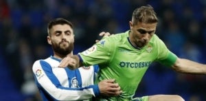 David López en una acció del partit davant Joaquín