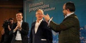 El candidat del PP, Josep Bou, amb Pablo Casado i Alejandro Fernández