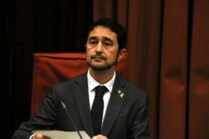 El conseller de Territori i Sostenibilitat, Damià Calvet, instants abans de començar la Comissió de Territori