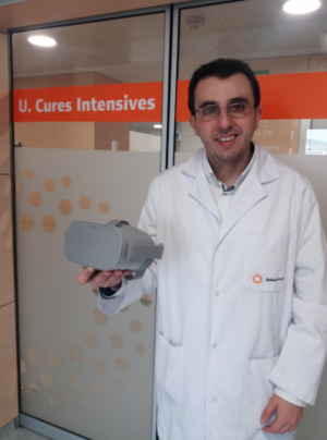 El Doctor Josep Trenado, amb ulleres de realitat augmentada