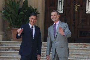 El president del govern espanyol, Pedro S&aacute;nchez, amb el rei Felip VI