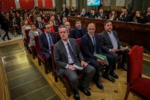 Els encausats de l'1-O, al centre de la sala del Suprem