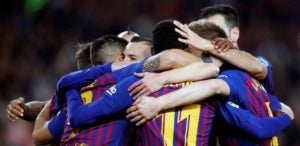 Els jugadors del Barça celebren el gol de Dembélé