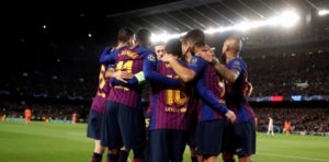 Els jugadors del Bar&ccedil;a celebren un dels cinc gols contra el Li&oacute;.