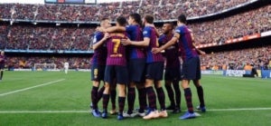 Els jugadors del Bar&ccedil;a celebren un dels cinc gols que van marcar al Madrid en el Cl&agrave;ssic de Lliga.