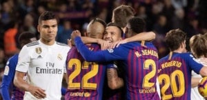 Els jugadors del Barça celebren un dels gols del Clàssic