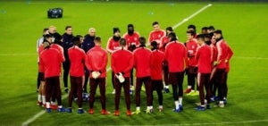 Els jugadors del Bar&ccedil;a, en l'entrenament previ al partit contra el PSV.