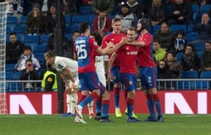 Els jugadors del CSKA celebren un dels tres gols que han marcat al Madrid.