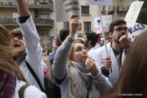 Els metges de Terrassa surten al carrer