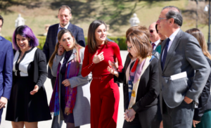 Els reis, amb un grup de cient&iacute;fics espanyols