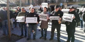 Els taxistes es van concentrar ahir per increpar els presidents d'Unauto VTC