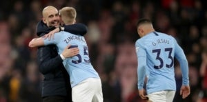 Guardiola i Zinchenko celebren la vict&ograve;ria del City contra el Bournemouth.