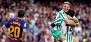 Joaqu&iacute;n celebra el segon gol del Betis contra el Bar&ccedil;a