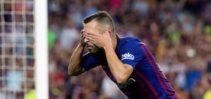 Jordi Alba celebra el gol que ha aconseguit contra l'Osca.