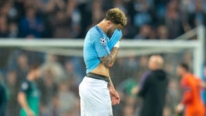 Kyle Walker, decebut despr&eacute;s de l'eliminaci&oacute; del Manchester City de la Champions League.