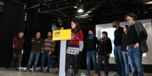 La candidata de la CUP, Anna Saliente, amb regidors de la formaci&oacute; anticapitalista
