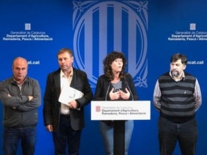 La consellera Jordà amb el coordinador d'UP, Joan Caball, el president de JARC, Francesc Xavier Vela, i el president de la FCAC, Ramon Sarroca