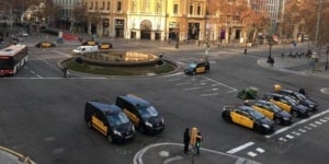 La cruïlla del passeig de Gràcia amb la Gran Via, a primera hora d'aquest dissabte, segon dia de vaga dels taxistes