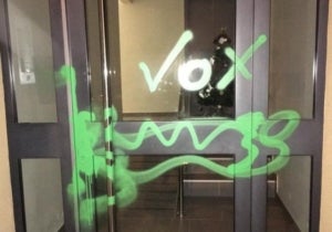La pintada al portal de casa de l'alcalde de Vilassar de Dalt