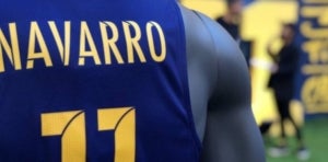 La samarreta de Juan Carlos Navarro, en un acte d'homenatge al jugador.