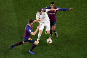 Lenglet, Benzema i Semedo, durant l'anada de les semifinals de la Copa del Rei entre Bar&ccedil;a i Madrid.
