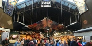 L'entrada a la Boqueria, plena de turistes