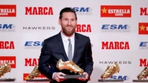 Leo Messi, amb les seves cinc Botes d'Or.