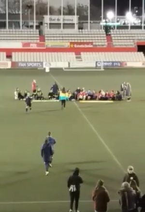 Les jugadores de Terrassa i Viladecavalls, assegudes per protestar