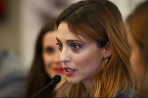 Letícia Dolera durant una roda de premsa