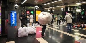 Manters a l'andana de la L3 de l'estació de plaça Catalunya