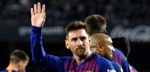 Messi agraeix l'ovaci&oacute; del Benito Villamar&iacute;n