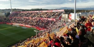 Montilivi ensenya pancartes a favor de la independència i la llibertat dels presos polítics.