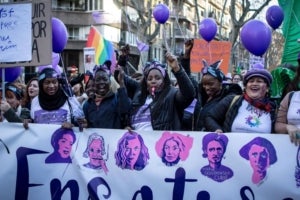 Multitudinària manifestació feminista a Barcelona