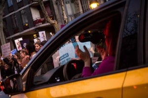 Multitudin&agrave;ria manifestaci&oacute; feminista a Barcelona