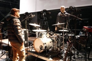 Natxo Tarr&eacute;s i Santi Serratosa conversen durant un assaig de Gossos