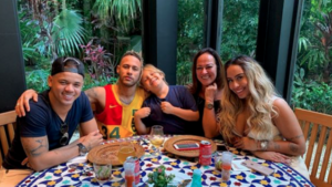 Neymar, amb la seva família al Brasil