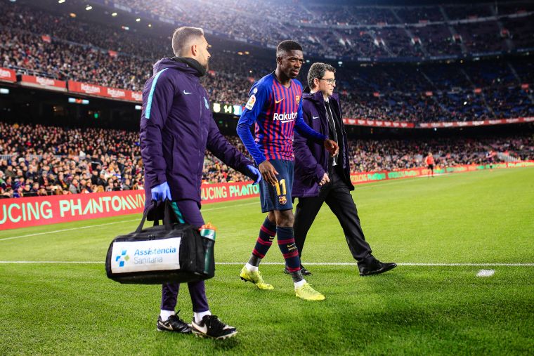 Ousmane Dembélé es lesiona durant un partit del Barça.